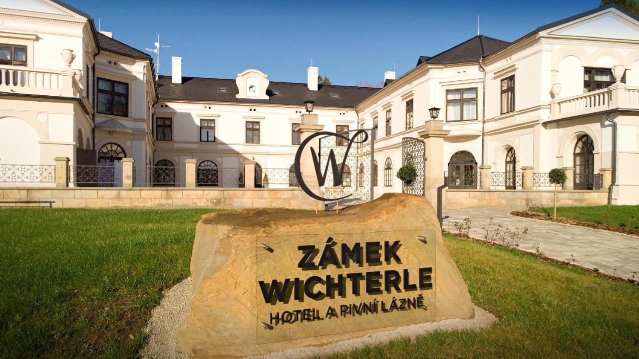 Zamek Wichterle - Hotel A Pivni Lazne Slavicin Dış mekan fotoğraf